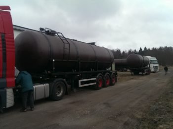 vairākas tilpnes mēslojumam