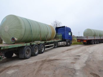 Ugunsdzēsības rezervuārs uz smagās automašīnas